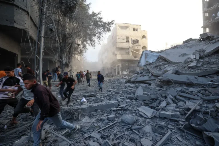 شهيدان بينهما طفل وإصابات بقصف وإطلاق نار إسرائيلي في قطاع غزة