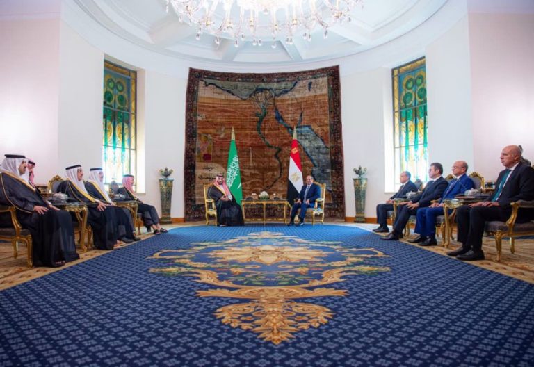 جلسة مباحثات مغلقة بين الرئيس السيسي وولي العهد السعودي