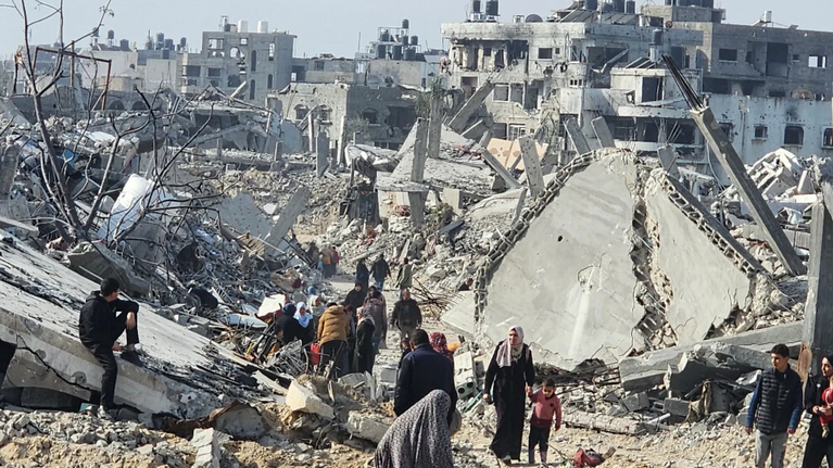 بعد عامين من الغارة: انتشال 55 جثمانا لتعيد فتح جراح غزة