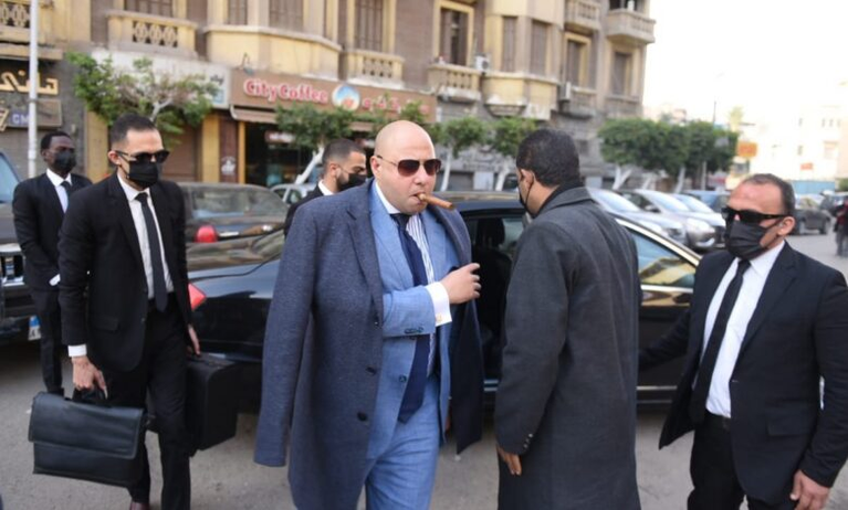 محامي القضايا الكبرى: هل صنعت المعارك المثيرة “براند” أشرف نبيل؟