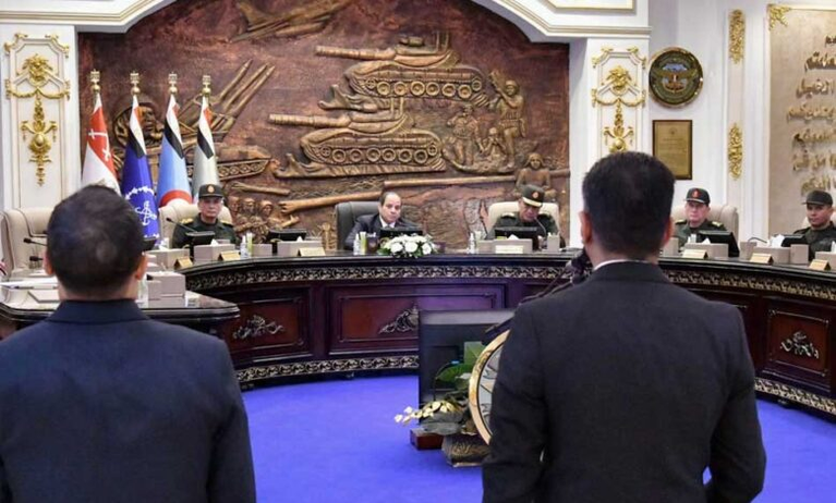 طابور الـسـلاح بـدلا من الطباشير: هل تتغير هوية التعليم المصري؟
