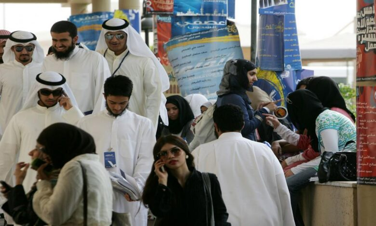 بينهم آلاف المصريين: تفاصيل موجة إحالة المعلمين الوافدين للتقاعد في الكويت