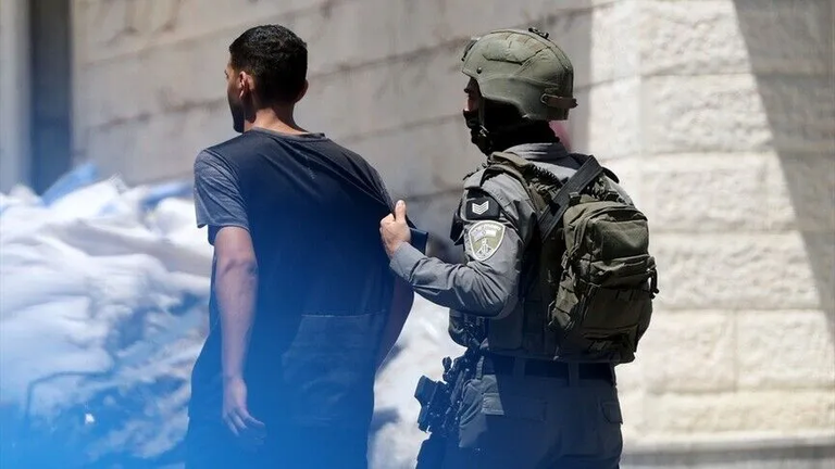 تصعيد جديد بالضفة: الاحتلال يعتقل 24 فلسطينيا في مداهمات واسعة
