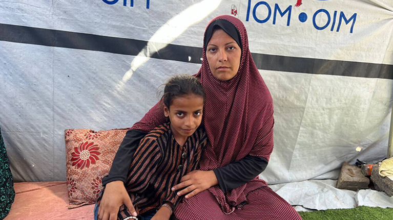 أرامل غزة بلا مأوى: رحلة عذاب جديدة بين الموت والنزوح
