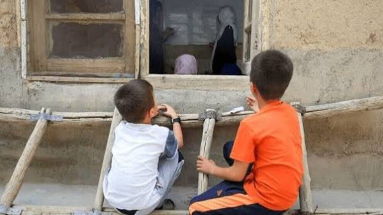دقة الجرس معطلة: 141 ألف طفل إيراني خارج أسوار المدارس