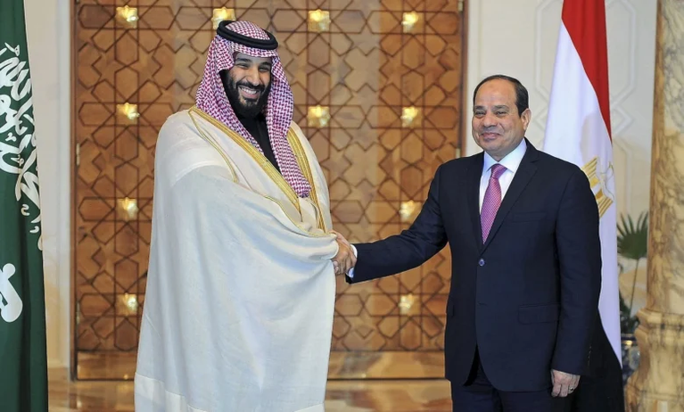 خلف كواليس زيارة ولي العهد السعودي للقاهرة الاستثنائية العاجلة: ماذا تفعل مصر حين تتأزم الرياض؟