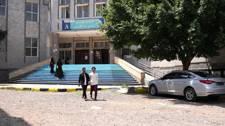 فصول تحت النار: كيف يواجه طلاب اليمن عاماً دراسياً من أصعب المحطات؟