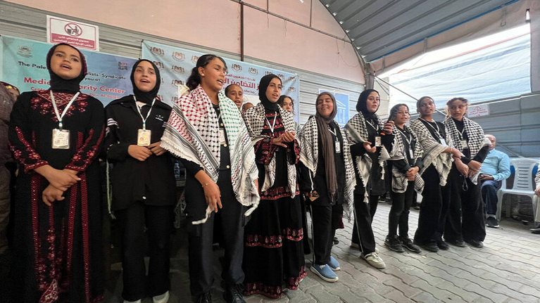 من بين الركام.. انطلاق أول ملتقى سيدات فلسطين الثقافي في دير البلح لإحياء الإبداع والوعي الوطني