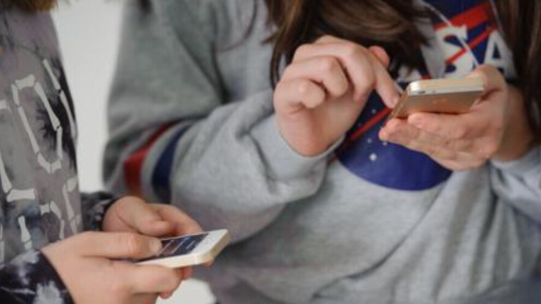 اليونيسف تحذر: طفل من كل خمسة ضحية للاستغلال الرقمي الميسر بالتكنولوجيا