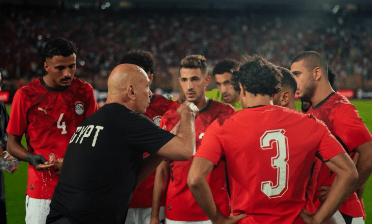 الفراعنة يتعثرون أمام إفريقيا بتعادل سلبي.. ولغز استبدال صلاح يحير الجماهير