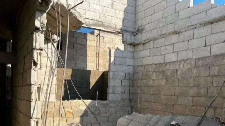 المرصد السوري لحقوق الإنسان: تحت الركام.. 7 إصابات بحماة تنذر بكارثة الأبنية المتهالكة