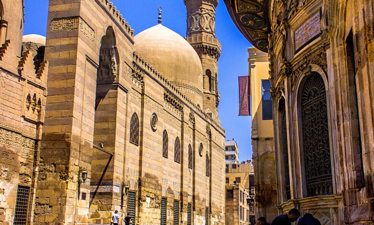 كواليس تطهير مجرى العيون: إزالة 4 ملايين طن مخلفات كادت تقضي على تاريخ القاهرة