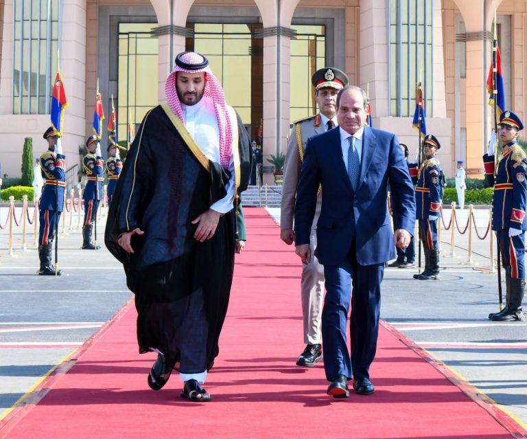 السيسي يودع ولي العهد السعودي عقب زيارة عمل رسمية
