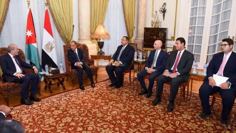 الأردن ومصر يبحثان تطورات المنطقة والتحضيرات لاجتماع وزراء الخارجية العرب بالقاهرة