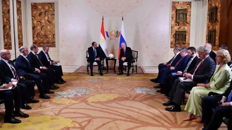 السيسي وبوتين يؤكدان أهمية استقرار البحر الأحمر وقناة السويس ويدعوان لخفض التصعيد مع إيران