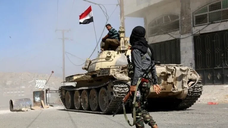 القوات الحكومية اليمنية تعلن تقدمًا في الجوف وتعز وأسر قيادي حوثي
