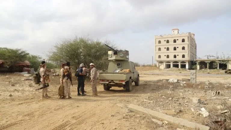 معارك عنيفة بين القوات الحكومية والحوثيين جنوبي الحديدة في اليمن