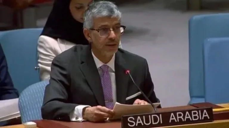 السعودية تدين هجمات الحوثيين وتحذر من تهديد الملاحة في البحر الأحمر وباب المندب