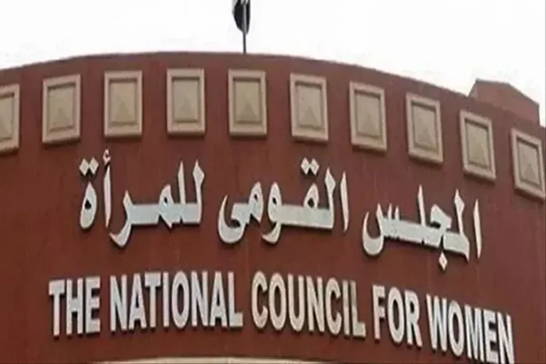 القومي للمرأة ومحافظ الإسكندرية يبحثان إنشاء منفذ لتسويق منتجات السيدات وإطلاق أسمائهن على الشوارع
