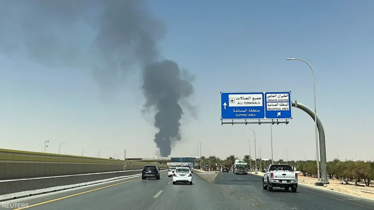 انفجارات قوية تهز الرياض.. والحوثيون يعلنون استهداف مطار الملك خالد بصاروخ باليستي