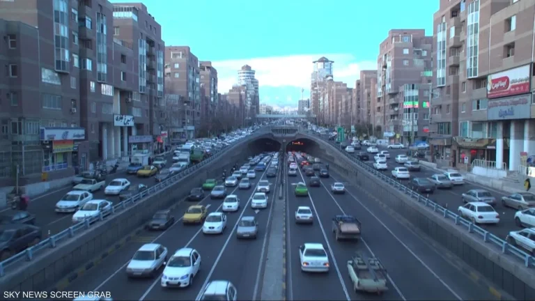 إيران تستعد لمواجهة عسكرية واسعة والضغط الاقتصادي لم يتحول إلى تنازلات سياسية