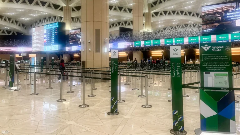 الخارجية المصرية  تنعى مصرية توفيت في هجوم مطار الملك خالد وتتابع حالة 5 مصابين بالرياض