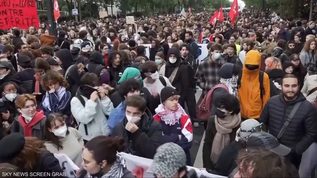 فرنسا تحت ضغط الشارع والديون.. احتجاجات متصاعدة وخلاف حول مسؤولية الشرطة ومستقبل الأزمة