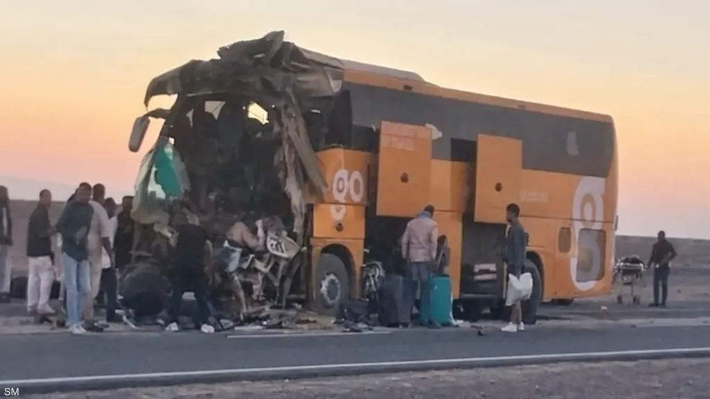 مصرع شخصين وإصابة 25 في تصادم على طريق رأس غارب–الغردقة