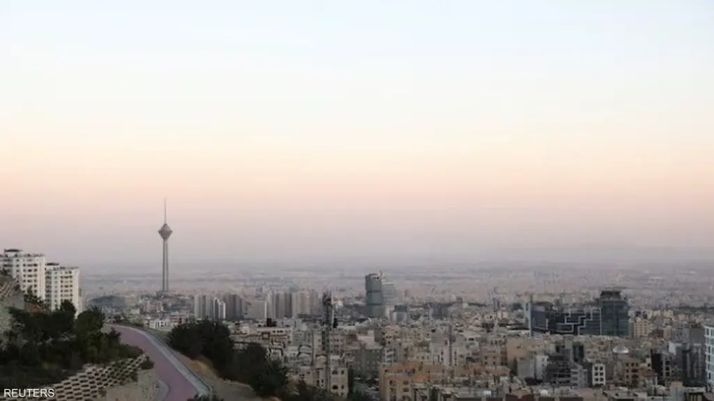 وفد قطري يصل طهران وسط تحركات لإحياء المفاوضات وتجنب مواجهة أميركية إيرانية جديدة