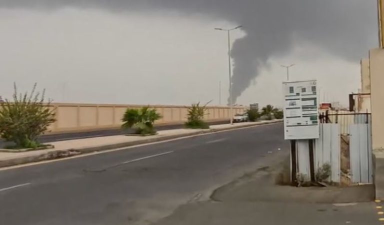 جماعة الحوثي تحذر العاملين في المنشآت النفطية السعودية من التواجد في المواقع المستهدفة
