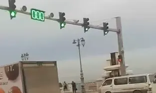أزمة في استانلي الإسكندرية.. تعطل إشارة المرور وأطفال ومسنون في خطر والأهالي يستغيثون