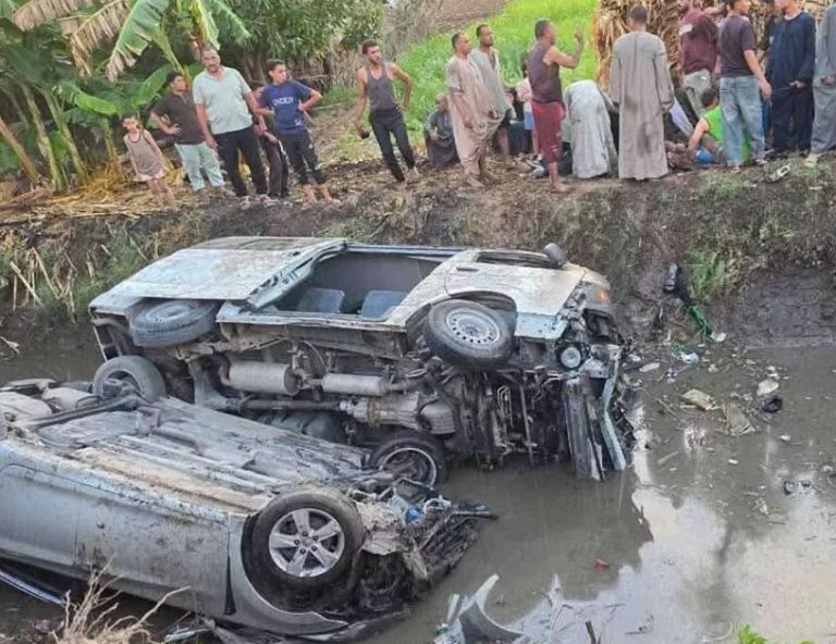 إصابة 15 شخصا جراء انقلاب ميكروباص وملاكي في بني سويف