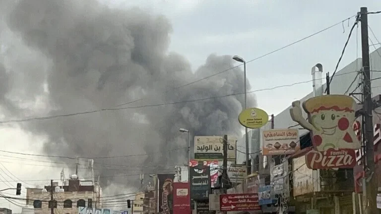 الحوثيون يعلنون تعرض مواقع في حجة وتعز ولحج لـ13 غارة جوية وينسبونها إلى السعودية