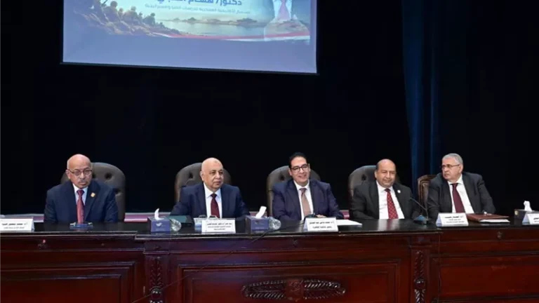 جامعة القاهرة تطلق موسمها الثقافي بمحاضرة حول الأمن القومي وحماية الهوية الوطنية