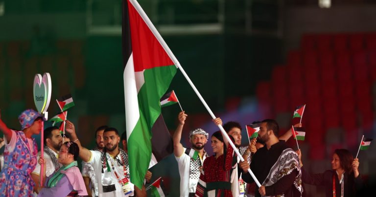 عريضة شعبية تحذّر من “الإقصاء والتعيين”.. أكثر من 1000 شخصية فلسطينية بالوطن والشتات تطالب بانتخابات شاملة للمجلس الوطني