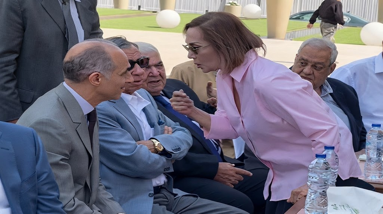 «شكرا إنك بتفتكرنا».. لقطات مؤثرة تجمع جمال مبارك بأسرة الرئيس السادات في ذكرى انتصارات أكتوبر
