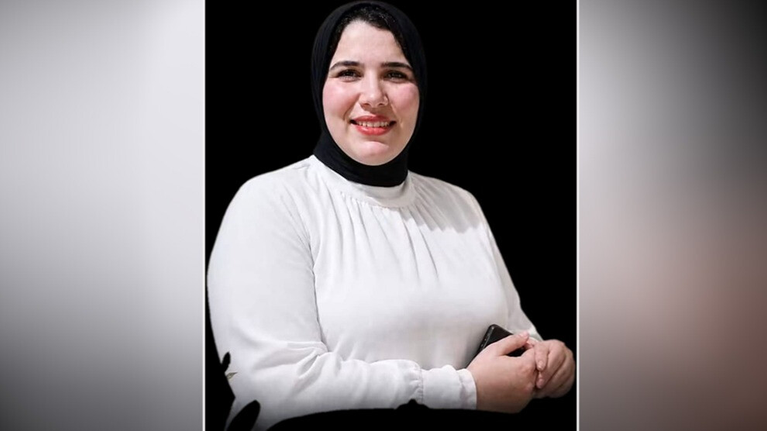 دماء خلف الأبواب المغلقة: طليق ينهي حياة زوجته بعقر دار العدالة