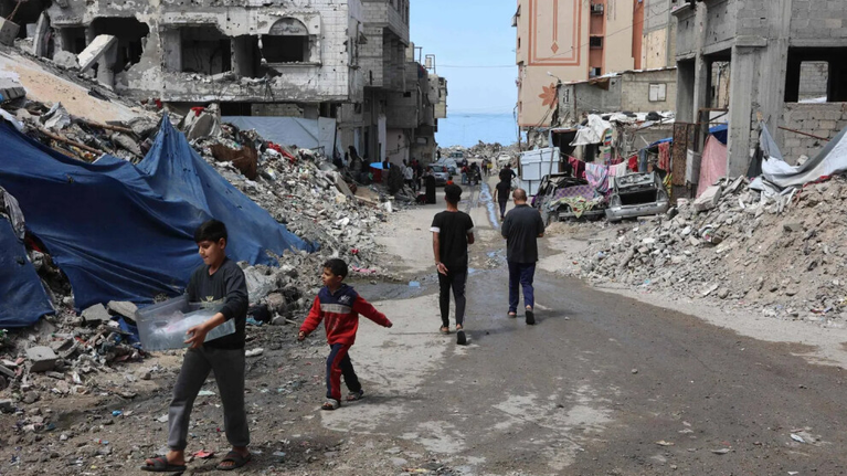 بعد ثلاث سنوات من الجحيم: أرامل وأيتام غزة يصارعون الموت وجعا وصمتا