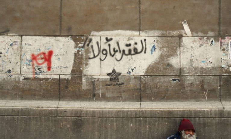 احتفالهم كان سيصبح وهميا: رقم الـ 33% كذبة.. حسن الصادي ينسف الأرقام الرسمية للفقر في مصر