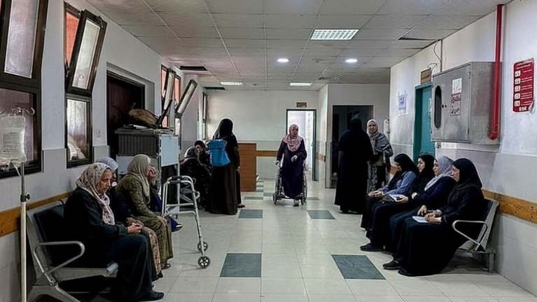 بين غياب العلاج والأمل.. معركة مضاعفة لمريضات السرطان في قطاع غزة