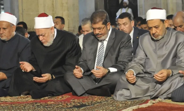 وزير خارجية ماليزيا الأسبق يشن هجوما حادا على «علي جمعة» بسبب «محمد مرسي»