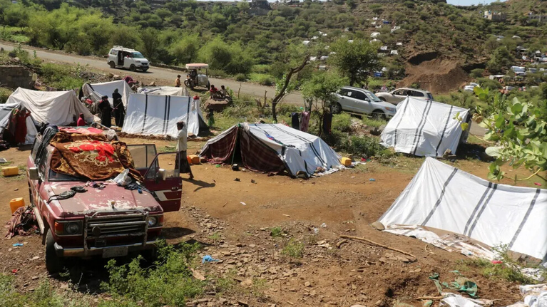 طوفان النزوح يضرب اليمن: نحو 200 ألف إنسان بلا مأوى وسط تحذيرات كارثية