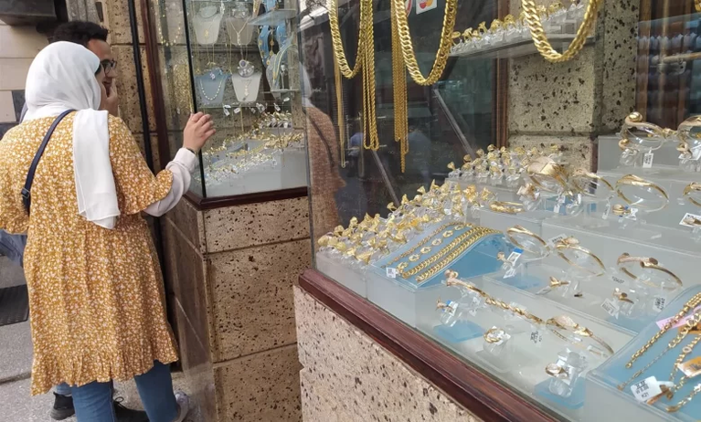 قفزة جديدة.. صعود الدولار يقفز بأسعار الذهب لأعلى مستوى بـ3 أسابيع