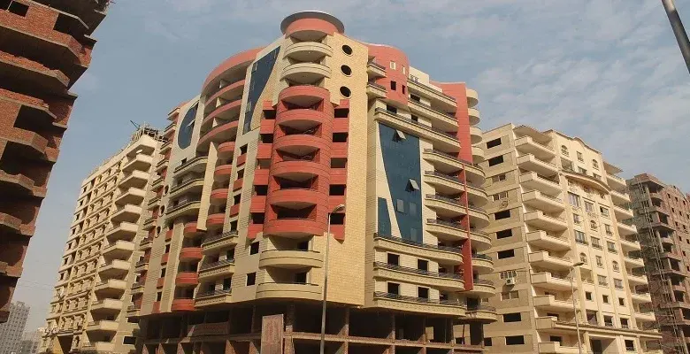 أزمة الغلاء تغير معادلة السكن.. هل يستعيد الإيجار عرشه في مصر؟