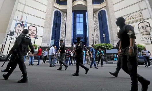 تراجع الفساد وحرية الصحافة: من يملك حق رقابة السلطة في مصر؟