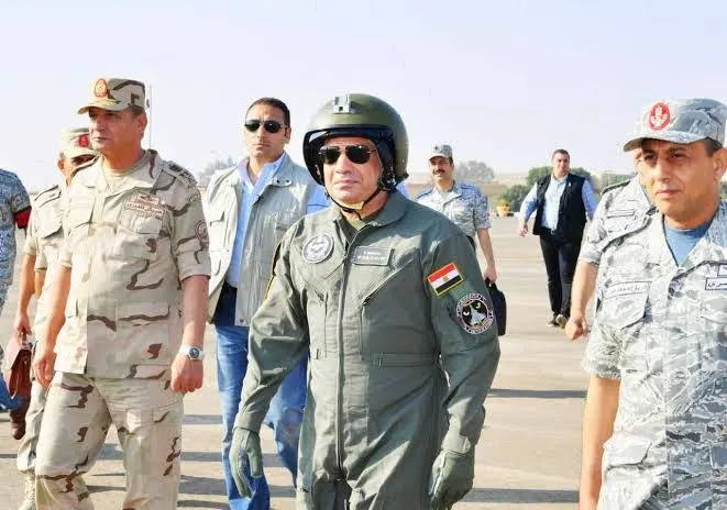 الحوثي يهاجم الموقف المصري ويعتبره خدمة لإسرائيل واستنزافا للجيش