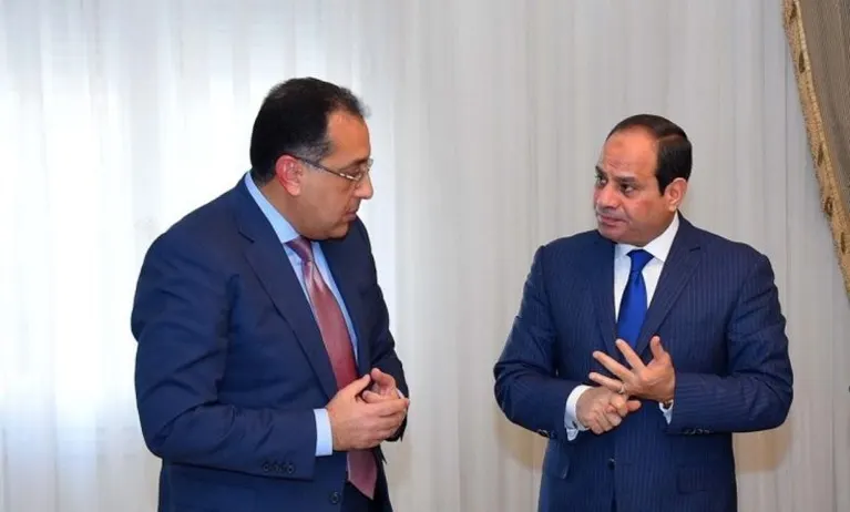 رئيس الوزراء مصطفى مدبولي يحذر طلاب الجامعات من تكرار أحداث يناير ويؤكد أن الاستقرار صمام الأمان
