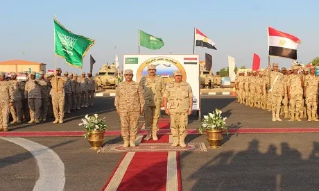 تفويض السيسي بالتدخل العسكري.. هل يغلق باب الوساطة المصرية باليمن؟
