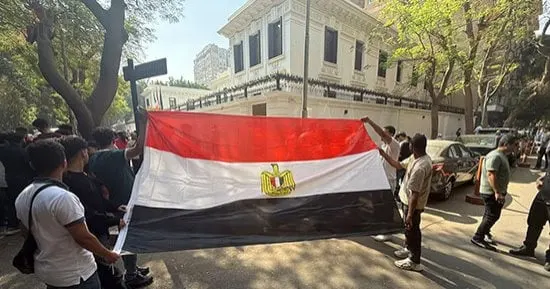 هولندا تغلق سفارتها في مصر بسبب التظاهر أمام المبنى