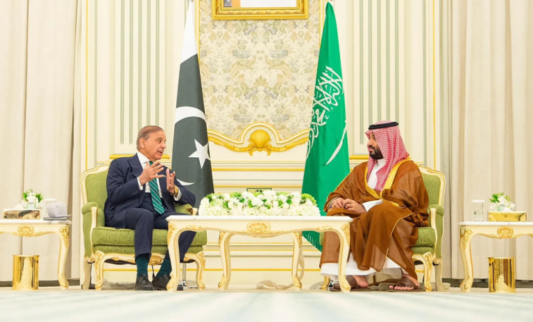 باكستان تدين اعتداء الحوثي على مطار الرياض وتؤكد التزامها بأمن المملكة
